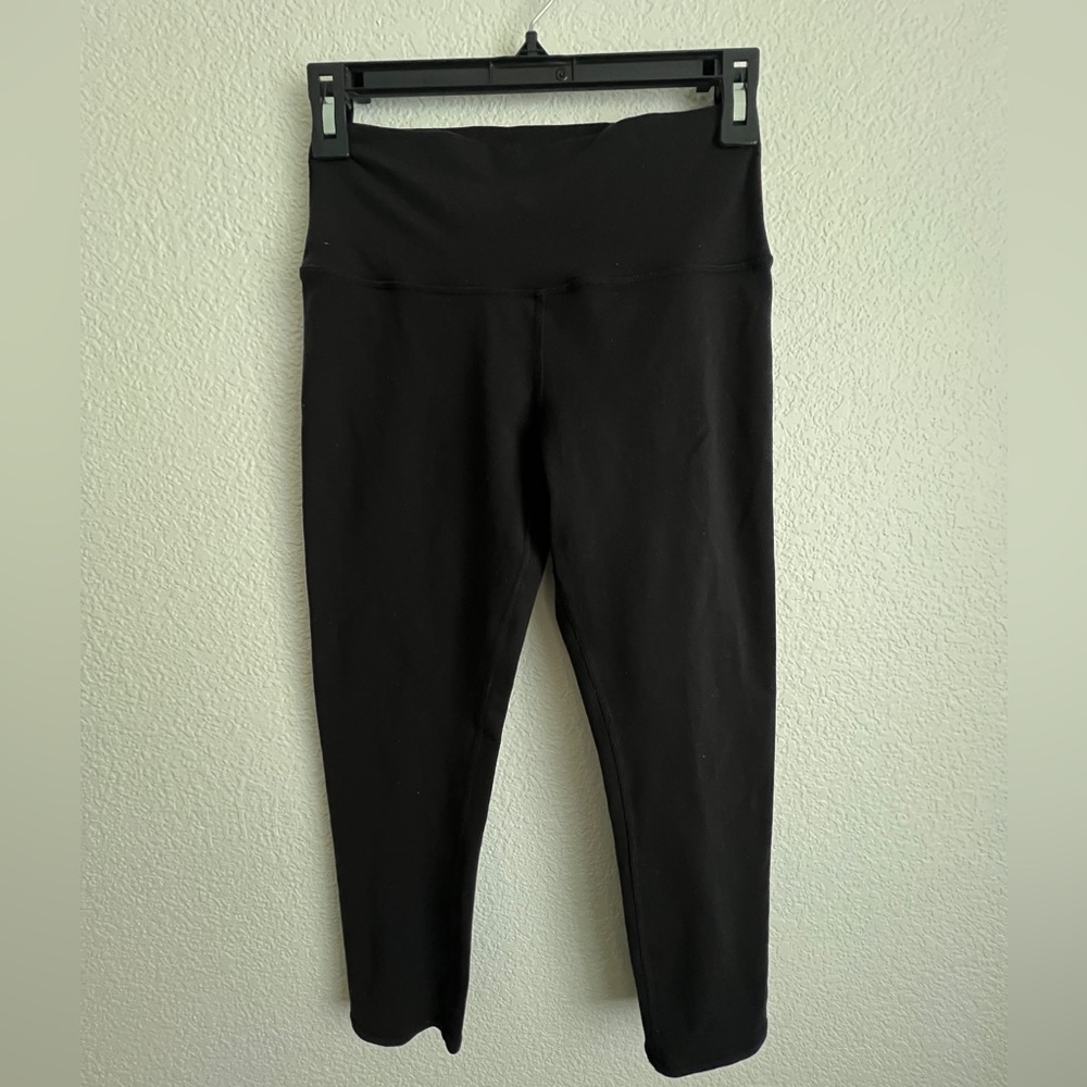 ALO Yoga 21” Inseam High-Waisted Airbrush Capri in Black Size S